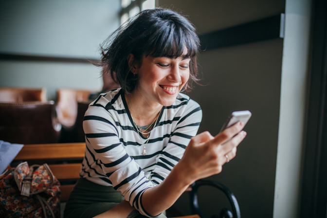 Ein Ergebnis aus der GIM Finance Neobroker-Studie: Durch das Smartphone wird der Blick ins Depot unkompliziert und überall möglich.